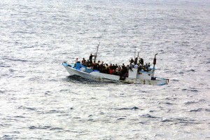 Į Europą plaukiantys pabėgėliai